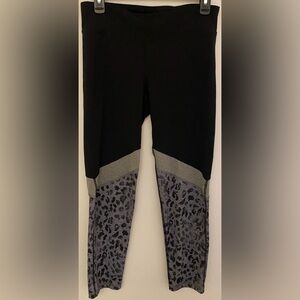 Aero Black and Gray Leopard Print Leggings Women’s Sz Large